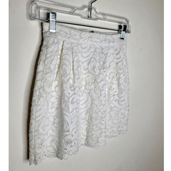 Draper James white lace mini skirt fully lined - 0 - Picture 2 of 6